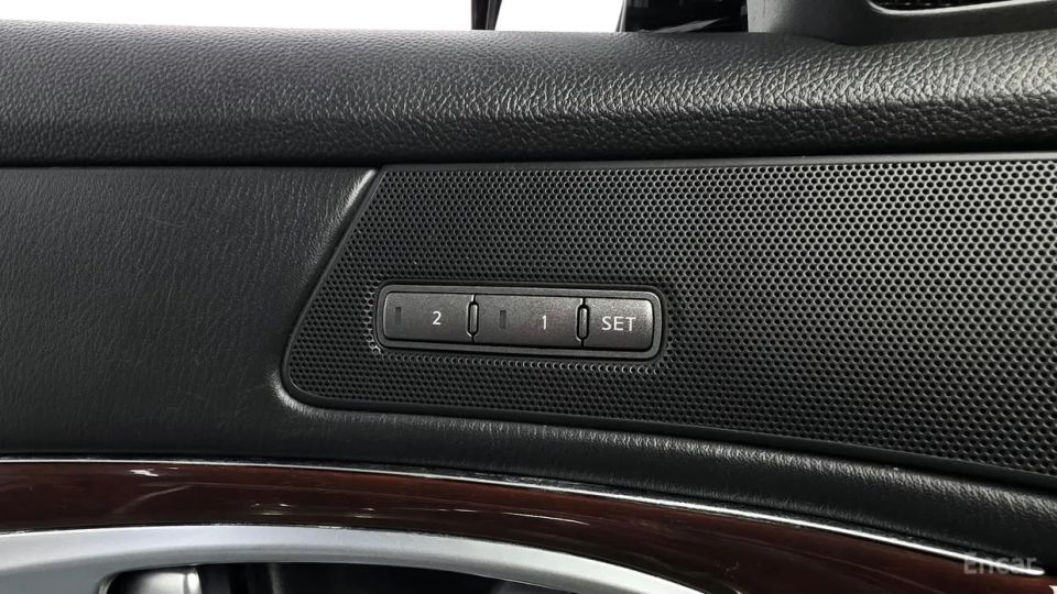Infiniti M