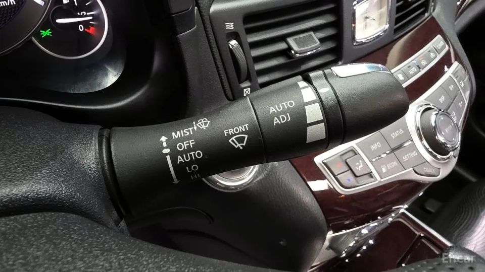 Infiniti M