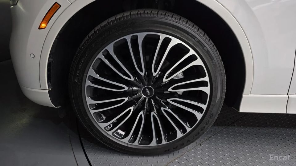 Lincoln Aviator