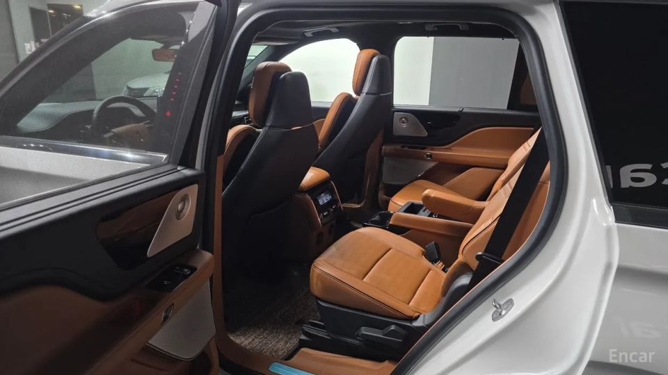 Lincoln Aviator