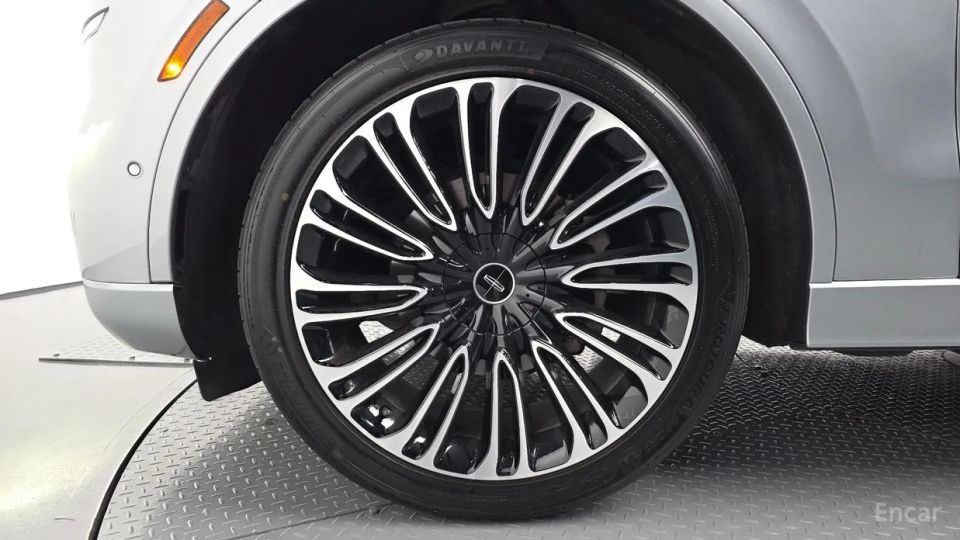 Lincoln Aviator