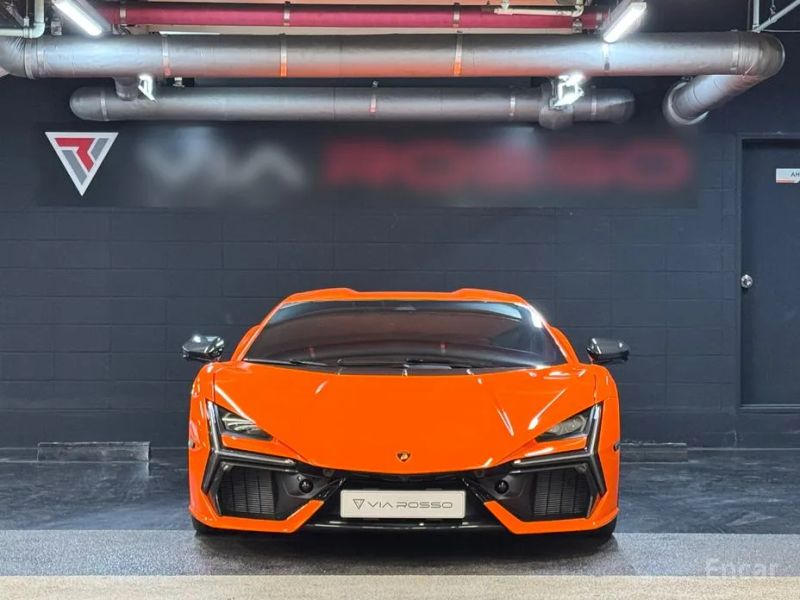 Lamborghini Revuelto