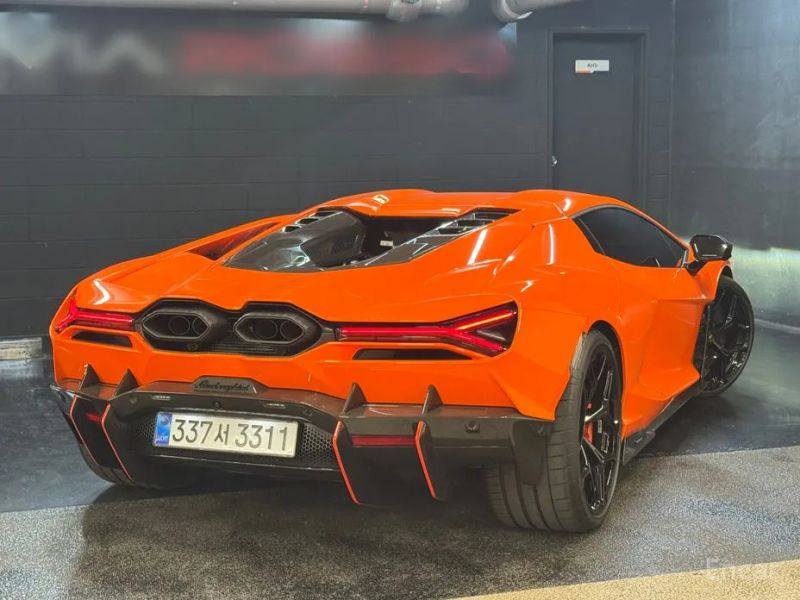 Lamborghini Revuelto
