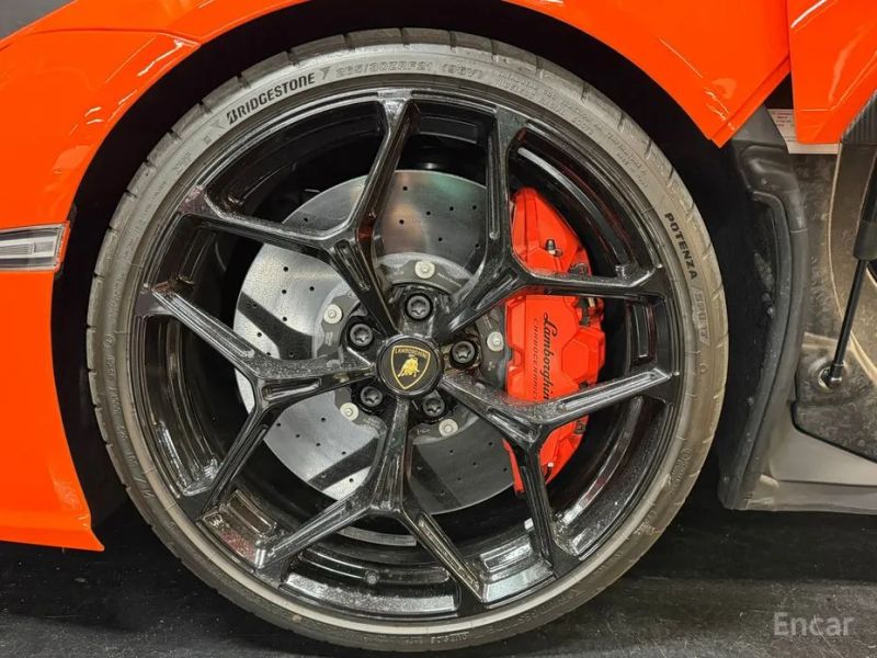 Lamborghini Revuelto