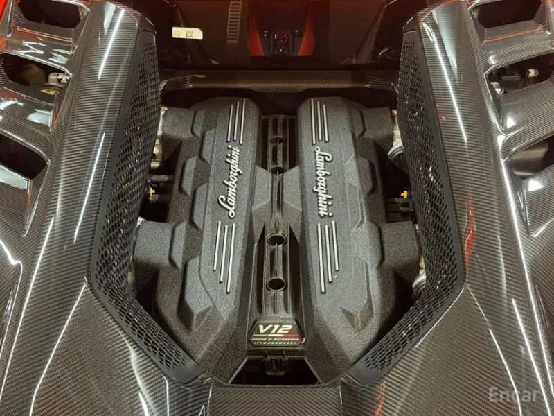 Lamborghini Revuelto