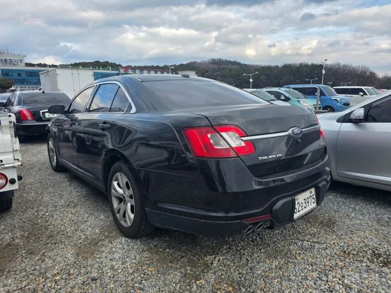Ford Taurus
