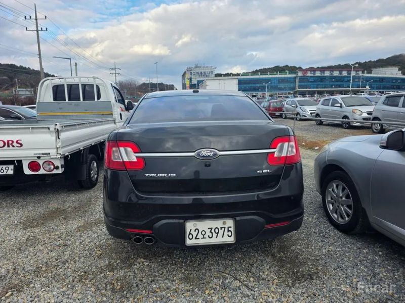 Ford Taurus