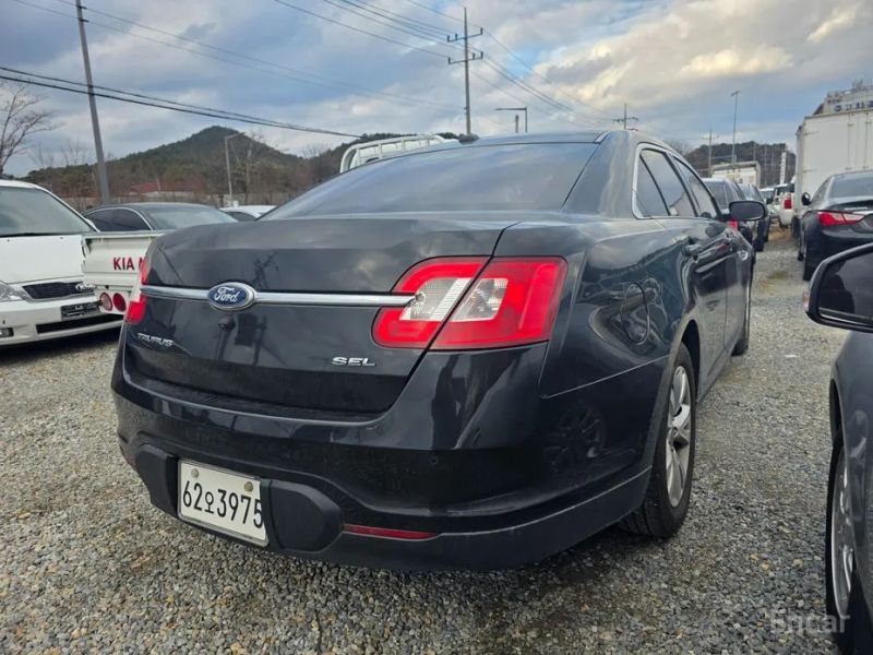 Ford Taurus
