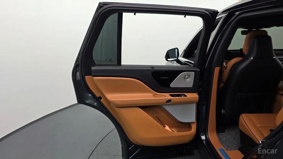 Lincoln Aviator