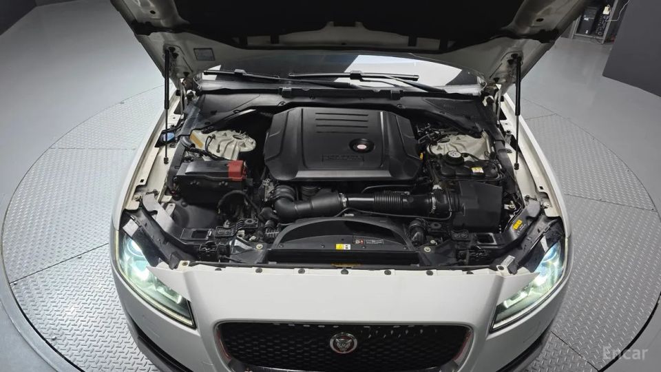 Jaguar xf