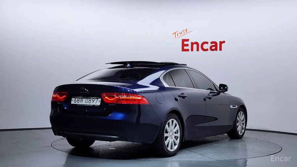 Jaguar XE