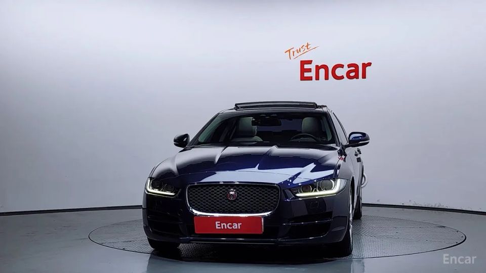 Jaguar XE