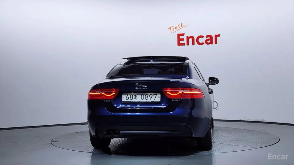 Jaguar XE