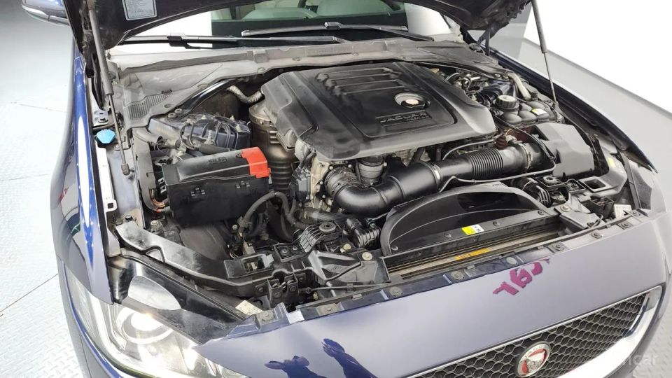 Jaguar XE