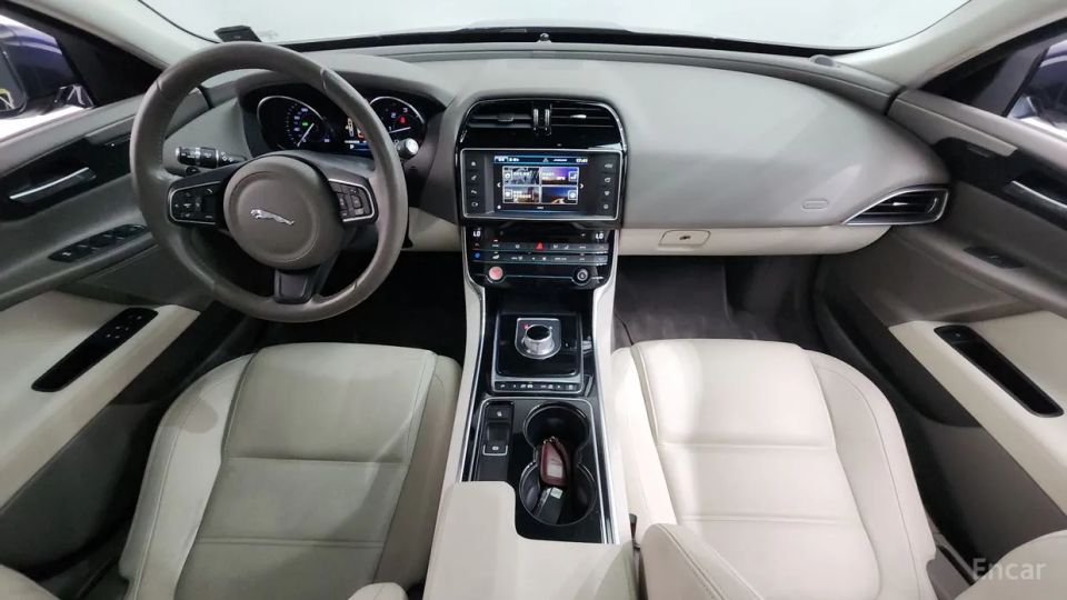 Jaguar XE
