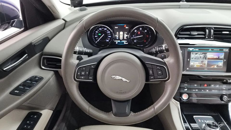 Jaguar XE