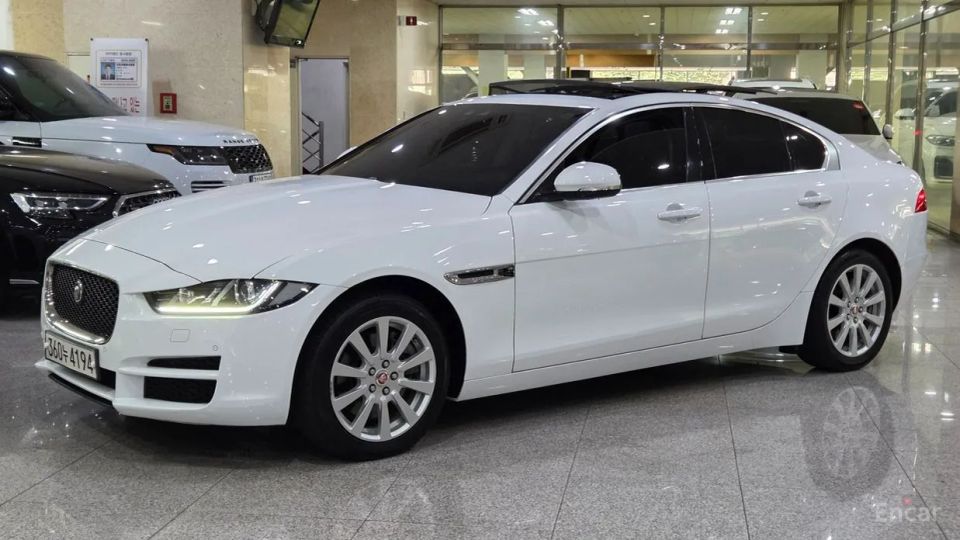Jaguar XE