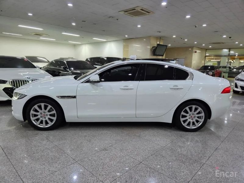 Jaguar XE
