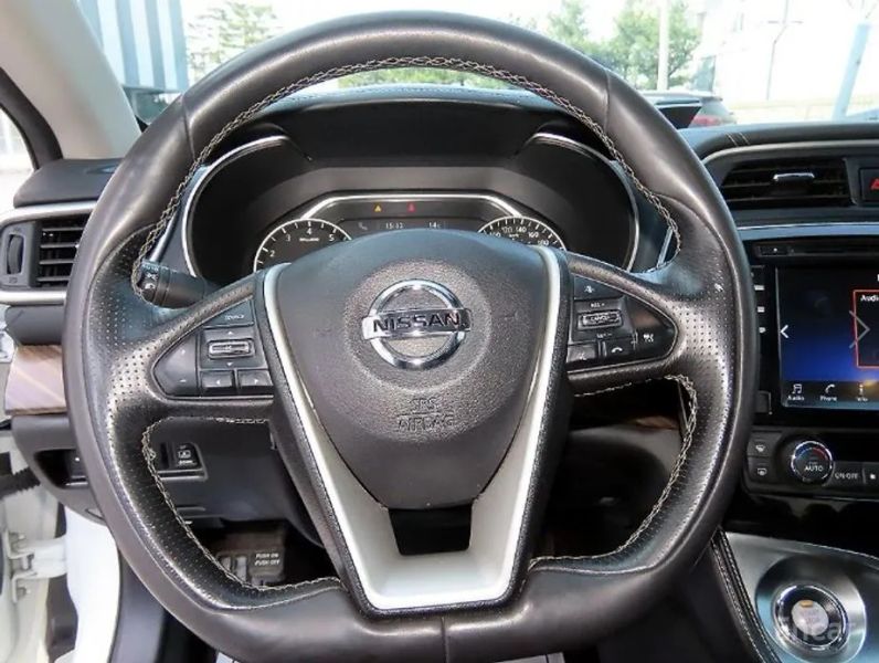Nissan Maxima