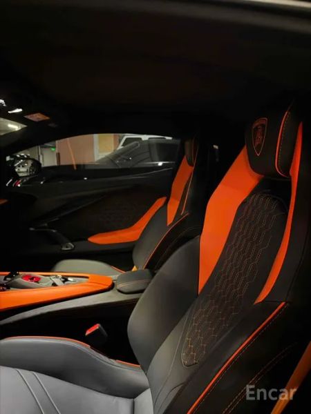 Lamborghini Revuelto