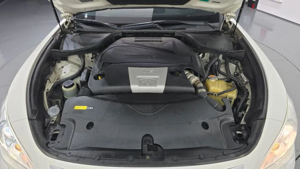 Infiniti M