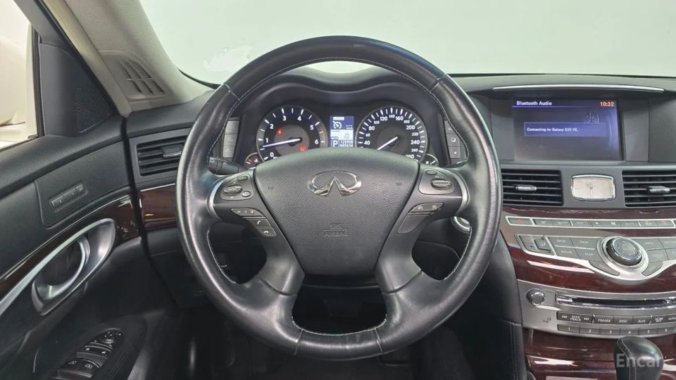 Infiniti M