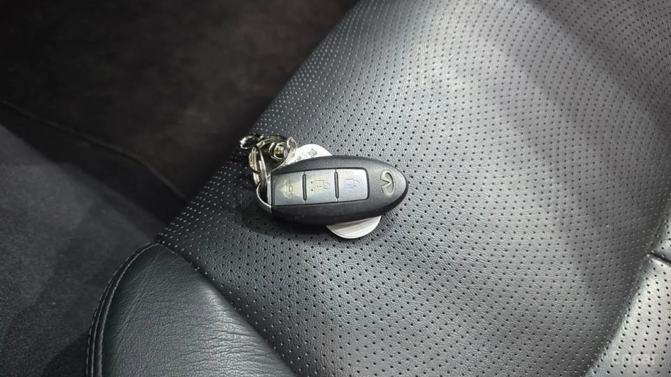 Infiniti M