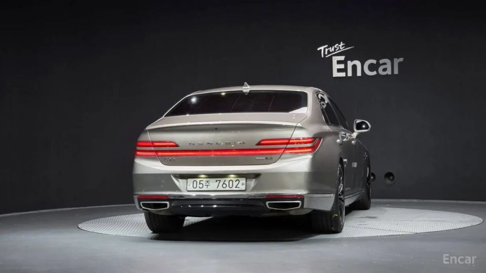 Genesis G90