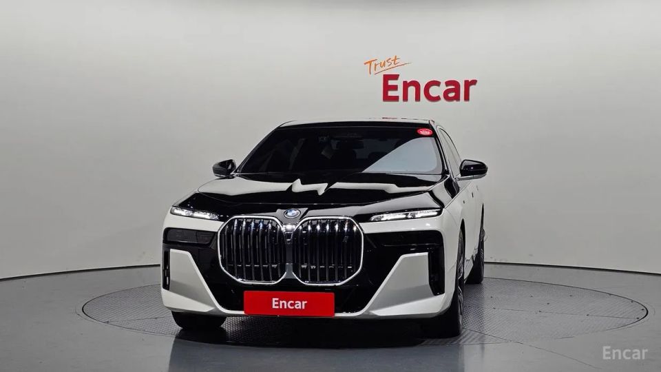 Bmw i7