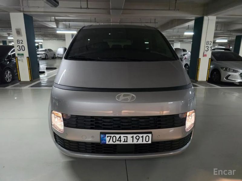 Hyundai Staria