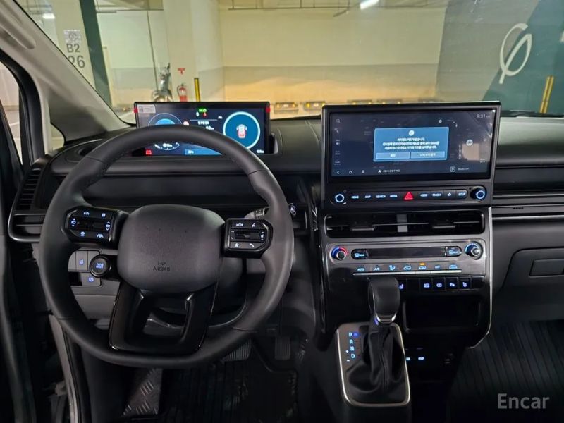 Hyundai Staria