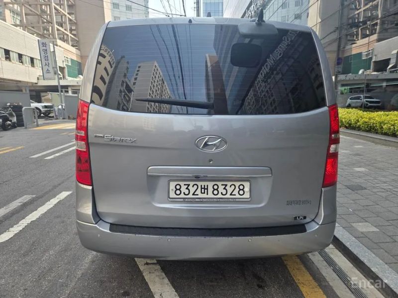 Hyundai Starex