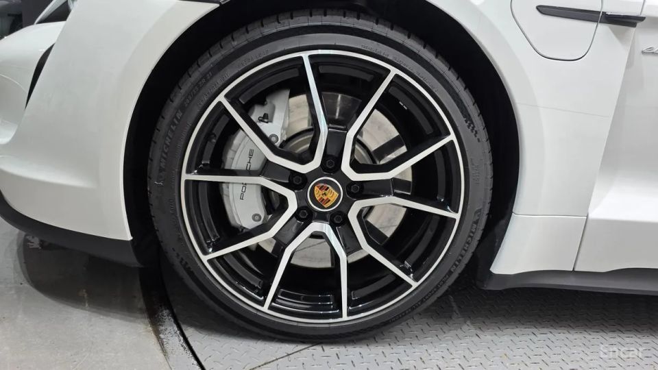 Porsche Taycan