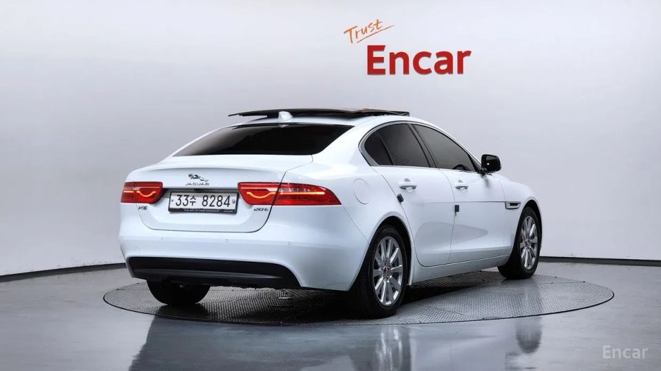 Jaguar XE
