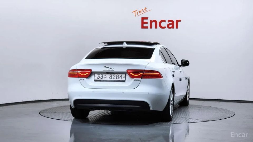 Jaguar XE