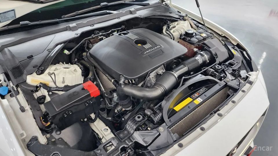 Jaguar XE