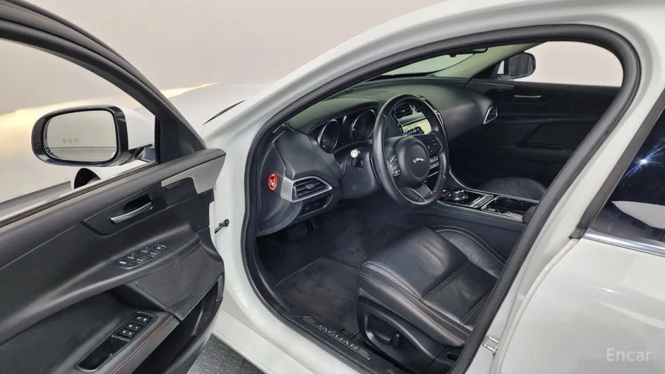 Jaguar XE