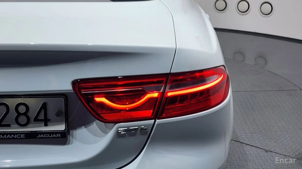 Jaguar XE