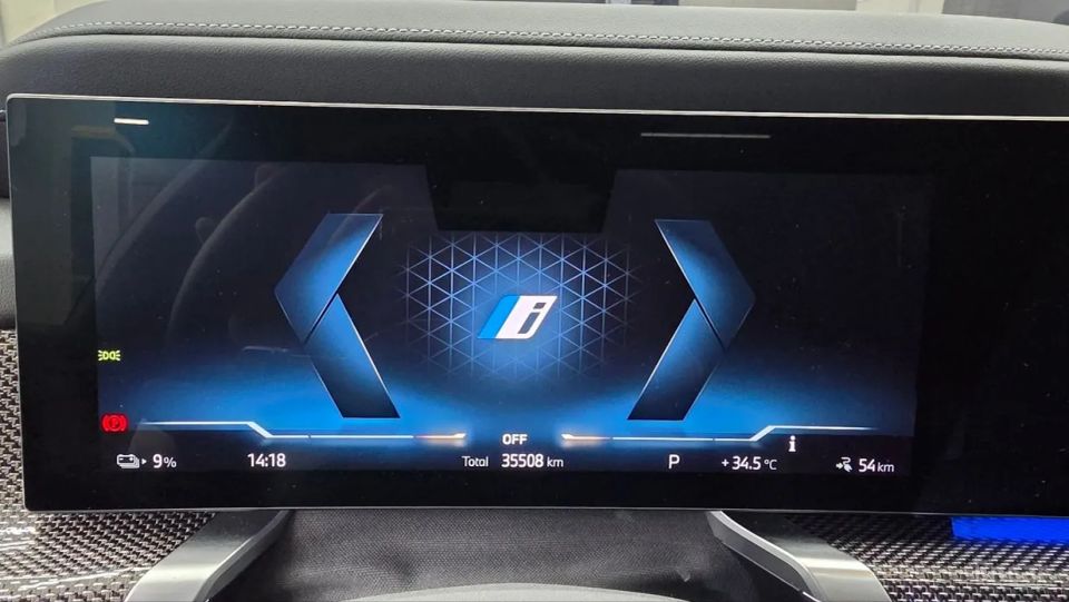 BMW i7