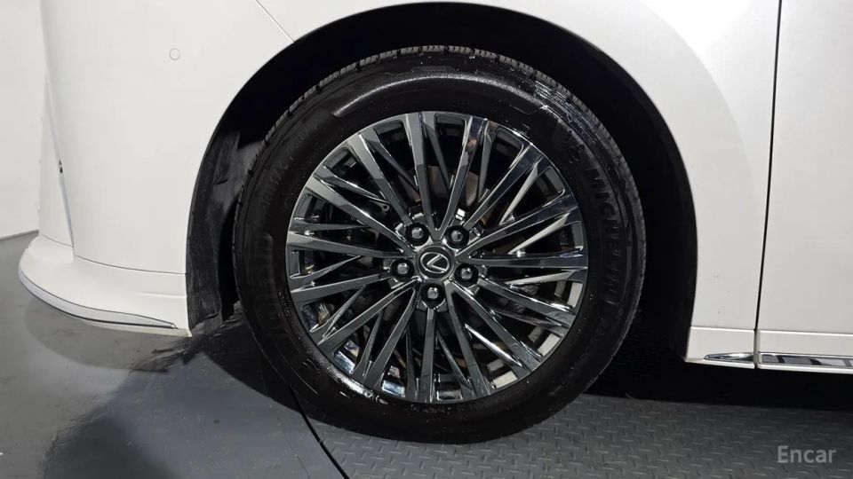Lexus LM