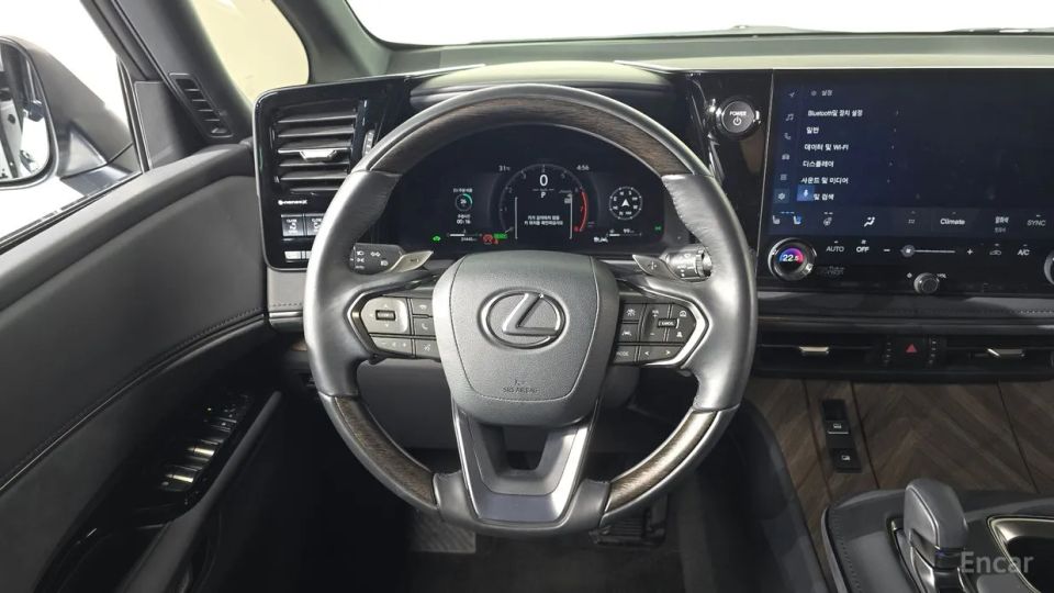 Lexus LM