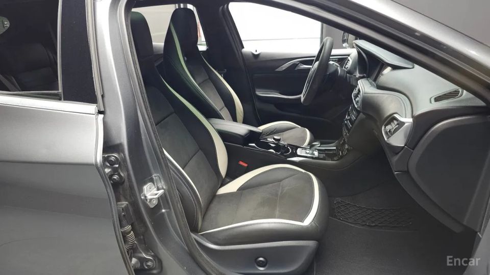 Infiniti Q30