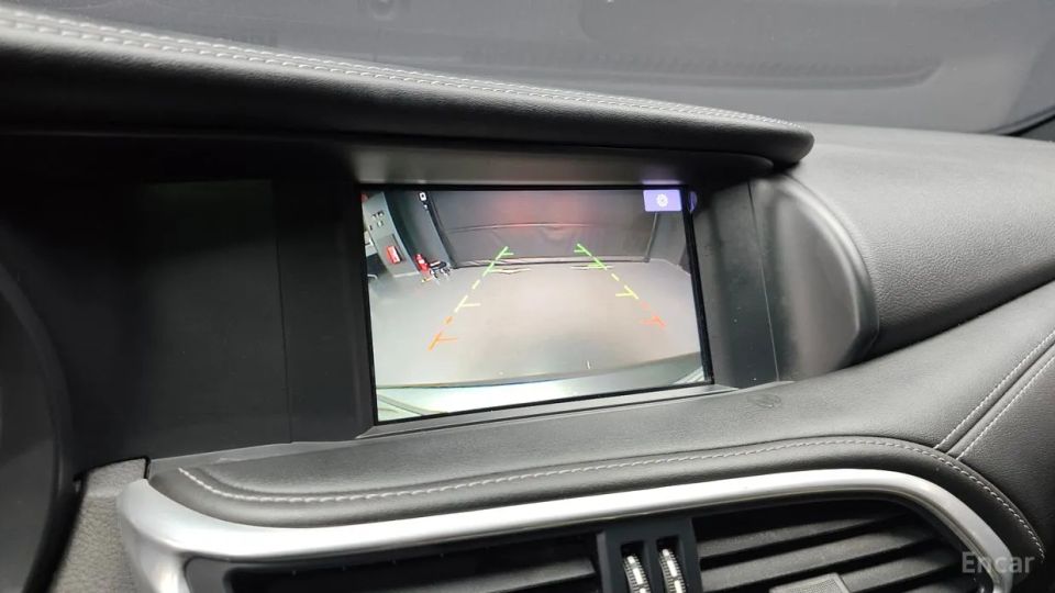 Infiniti Q30