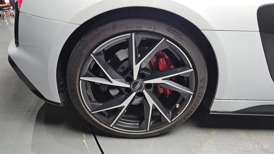 Audi R8