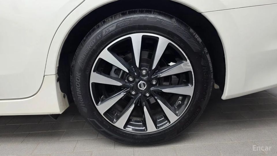 Nissan altima