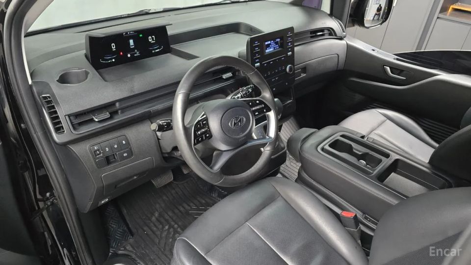 Hyundai Staria