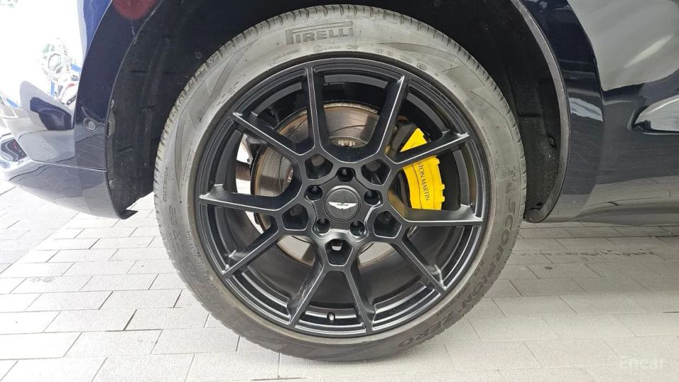 Astonmartin DBX