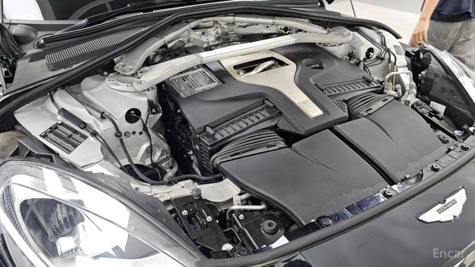 Astonmartin DBX