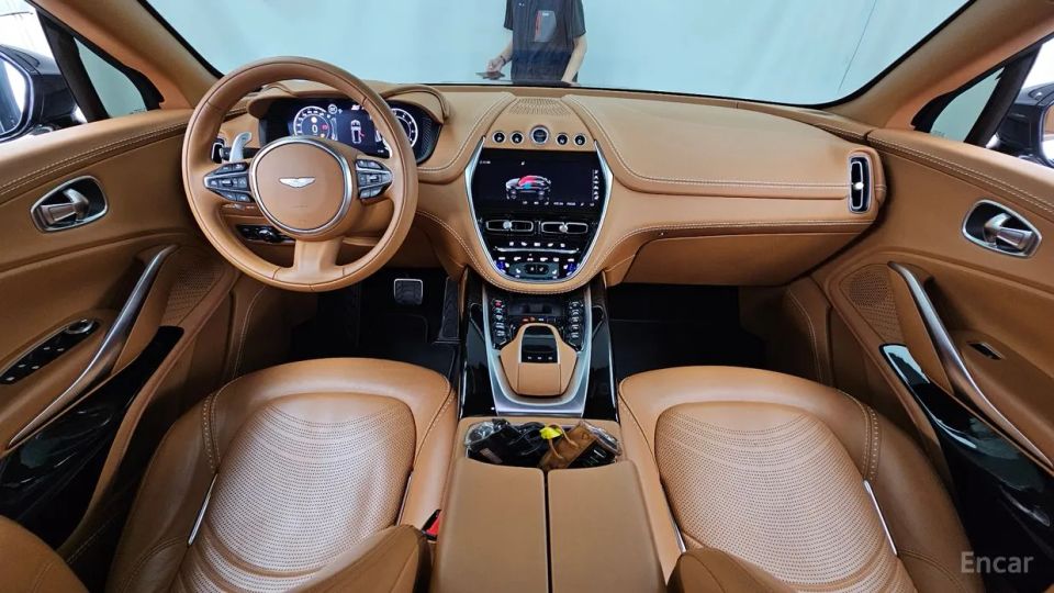 Astonmartin DBX
