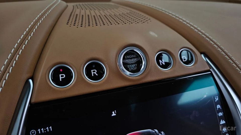 Astonmartin DBX